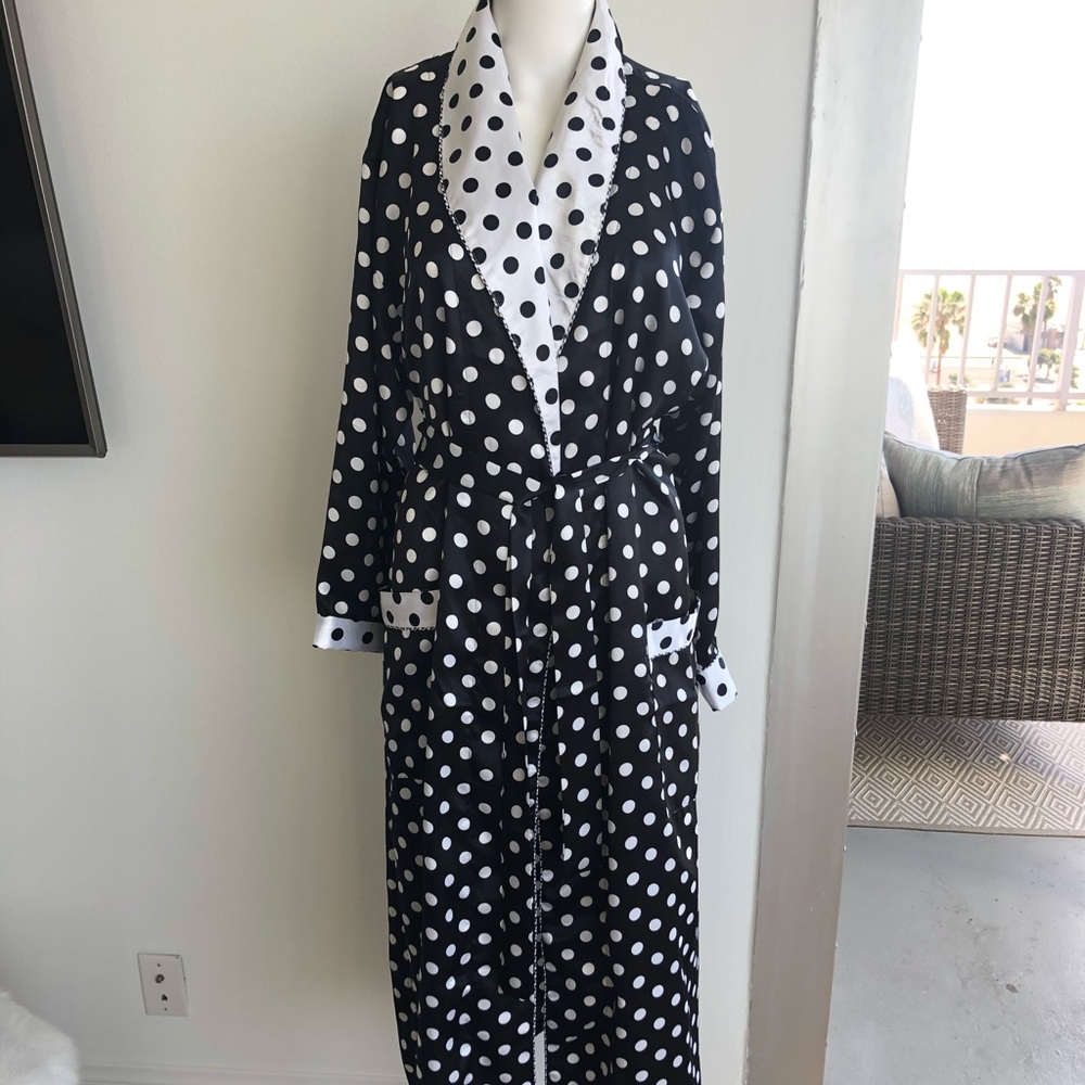 Polka dot robe